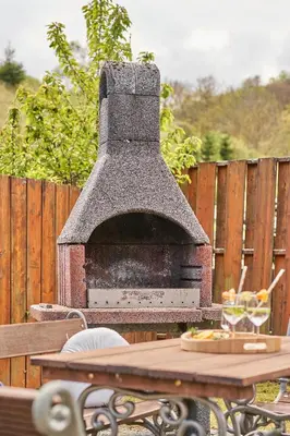 Ein für Gäste verfügbarer Grill in der Ferienwohnung
