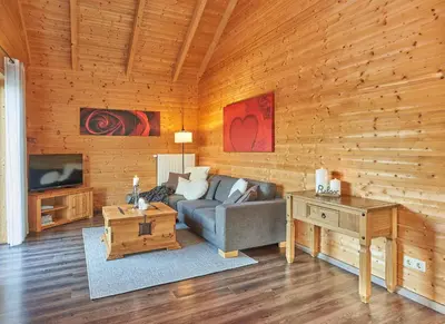 Ein Sitzbereich in der Unterkunft Ferienhaus Seepfadhäusle
