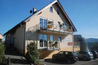Das Gebäude in dem sich die Pension befindet