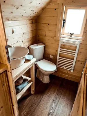 Ein Badezimmer in der Unterkunft Cozy Wooden Cabin Perfect for Small Families in Germany
