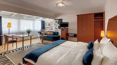 Ein Bett oder Betten in einem Zimmer der Unterkunft Motorsport Hotel