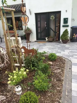 Ein Garten an der Unterkunft Beiknüvi