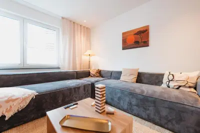 Ein Sitzbereich in der Unterkunft Designer 2BR Flat Near City Center & The Mosel River