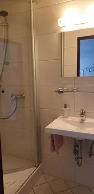 Ein Badezimmer in der Unterkunft Serwazi-Zenzen
