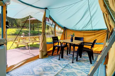 Ein Patio oder anderer Außenbereich in der Unterkunft Lodge River wissel vr-ma camping Echternacherbrück