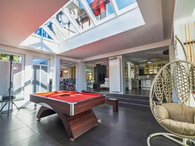 Ein Billardtisch in der Unterkunft Apartment with bar, recreation room in Kastellaun