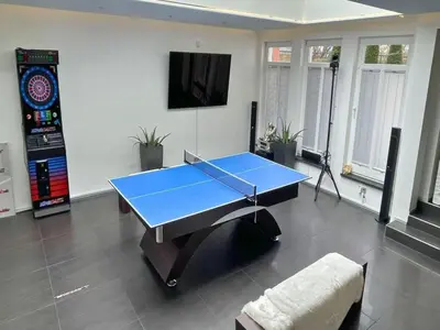 Tischtennis in der Unterkunft Apartment with bar, recreation room in Kastellaun oder in der Nähe