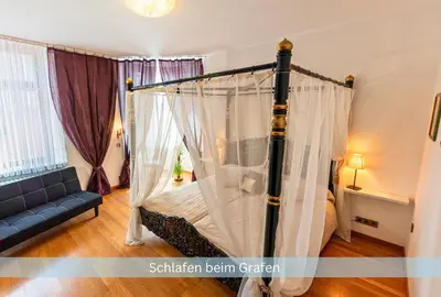 Ein Bett oder Betten in einem Zimmer der Unterkunft Grafenwohnung mit großem Dachgarten im Gästehaus Graf-Schmelzer