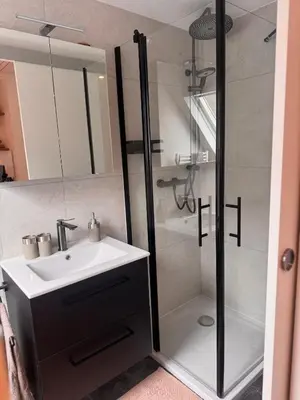 Ein Badezimmer in der Unterkunft theroof