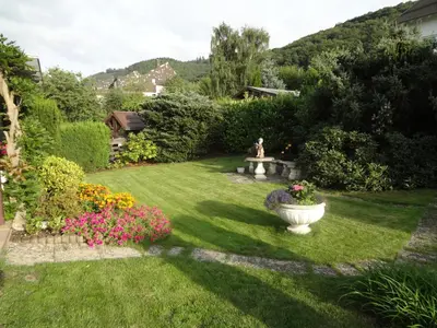 Ein Garten an der Unterkunft Gästehaus am Ahornweg