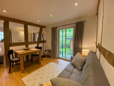 Ein Sitzbereich in der Unterkunft Weingut Bindges - Apartment Rosenhof