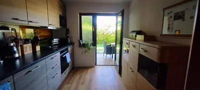 Küche/Küchenzeile in der Unterkunft FeWo Olbrückblick - Laacher See, Vulkanpark Eifel