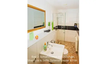 Ein Badezimmer in der Unterkunft Kinofilmwohnung mit großem Dachgarten im Gästehaus Graf-Schmelzer