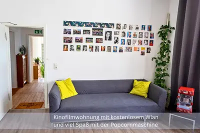 Ein Sitzbereich in der Unterkunft Kinofilmwohnung mit großem Dachgarten im Gästehaus Graf-Schmelzer