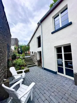 Das Gebäude in dem sich das Ferienhaus befindet