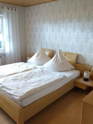 Ein Bett oder Betten in einem Zimmer der Unterkunft Ferienwohnung am Ernstberg