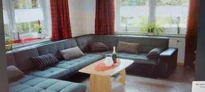 Ein Sitzbereich in der Unterkunft Ferienwohnung am Ernstberg