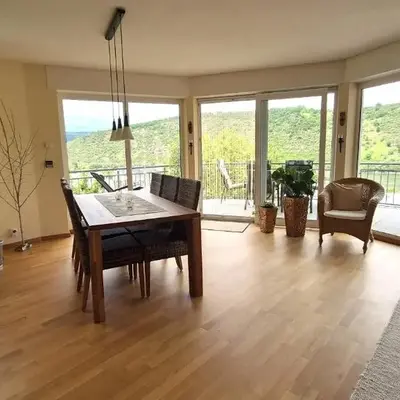 RHEIN-WALD Exklusives Apartment mit Rheinblick