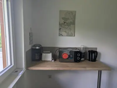 Kaffee-/Teezubehör in der Unterkunft Spacious and Luminous Apartment in a Bungalow