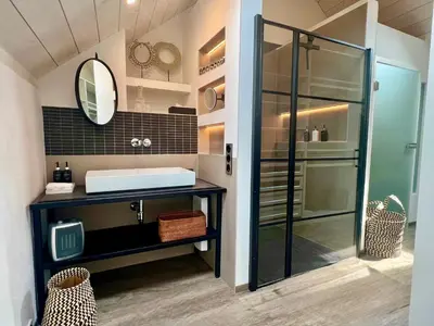 Ein Badezimmer in der Unterkunft BG Living & Hosting - Mosel Winzerhaus an der Lieser mit Sonnenterrasse & Privatparkplatz - Nähe Bernkastel-Kues