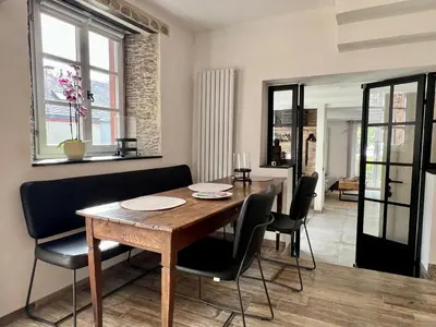 Ein Sitzbereich in der Unterkunft BG Living & Hosting - Mosel Winzerhaus an der Lieser mit Sonnenterrasse & Privatparkplatz - Nähe Bernkastel-Kues