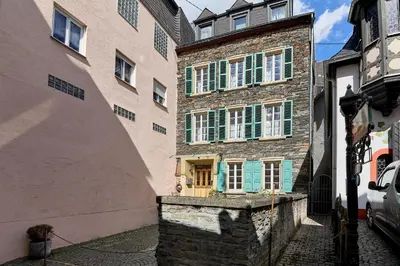 Das Gebäude in dem sich die Ferienwohnung befindet
