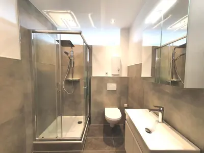 Ein Badezimmer in der Unterkunft DANESSI-Familie,Business,nahe Koblenz,6 Personen,Saniert,direkte Anbindung Industriegebiet,TV Kingsize Boxspringbett