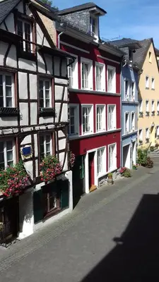 Das Gebäude in dem sich die Ferienwohnung befindet