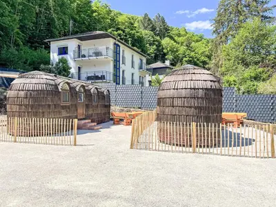 Das Gebäude in dem sich das Ferienhaus befindet