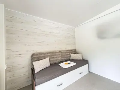 Ein Bett oder Betten in einem Zimmer der Unterkunft Holiday Home Tiny Haus Vierseenblick Nummer 4 by Interhome
