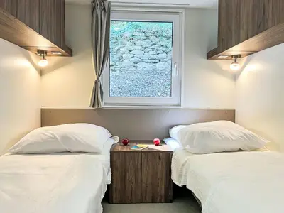 Ein Bett oder Betten in einem Zimmer der Unterkunft Holiday Home Tiny Haus Vierseenblick Nummer 3 by Interhome