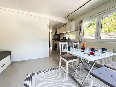 Ein Sitzbereich in der Unterkunft Holiday Home Tiny Haus Vierseenblick Nummer 3 by Interhome