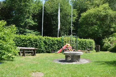 Ein Garten an der Unterkunft Haus Waldfrieden OG