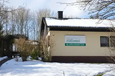 Haus Blumengarten im Winter