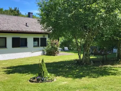 Ein Garten an der Unterkunft Haus Ferienglück