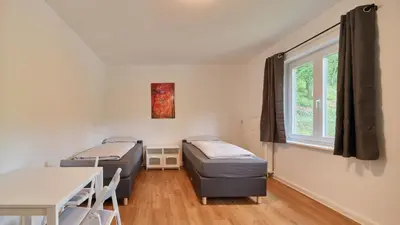 Ein Bett oder Betten in einem Zimmer der Unterkunft Monteurwohnungen in Trier - Parkplatz - Einzelbetten - Waschmaschine und Trockner
