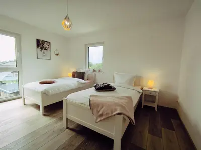 Ein Bett oder Betten in einem Zimmer der Unterkunft VILLA VULKANEIFEL -modern -familienfreundlich -Terrasse -Doppelgarage -ruhiger Lage