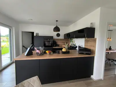 Küche/Küchenzeile in der Unterkunft VILLA VULKANEIFEL -modern -familienfreundlich -Terrasse -Doppelgarage -ruhiger Lage
