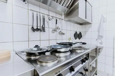 Küche/Küchenzeile in der Unterkunft Gemütliches Gästehaus am Rhein!