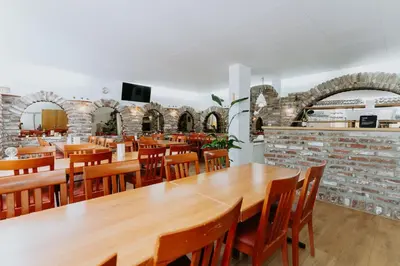 Ein Restaurant oder anderes Speiselokal in der Unterkunft Gemütliches Gästehaus am Rhein!