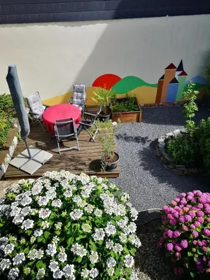 Ein Garten an der Unterkunft Das blaue Haus
