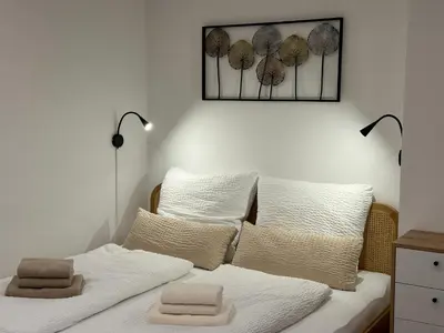 Ein Bett oder Betten in einem Zimmer der Unterkunft Ferienwohnung an der Roseninsel