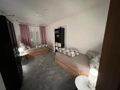 Ein Bett oder Betten in einem Zimmer der Unterkunft Winningen Ferienwohnung Beste Lage Terrasse