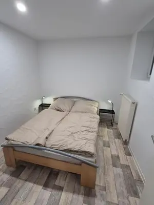 Ein Bett oder Betten in einem Zimmer der Unterkunft Ferienwohnung in Ürzig mit Moselblick