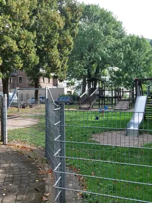 Ein Garten an der Unterkunft Ferienwohnung Beim alten Pfarrhaus