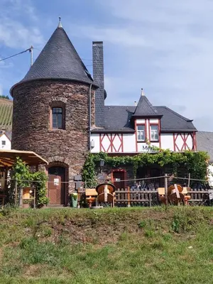 Ein Garten an der Unterkunft Ferienwohnung Beim alten Pfarrhaus