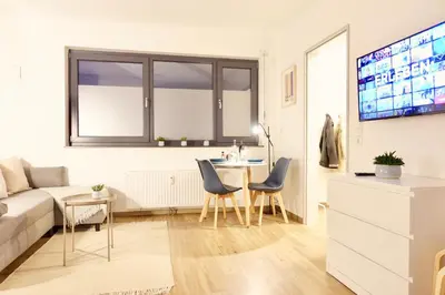 Ein Sitzbereich in der Unterkunft 2 stylische separate Apartments mit zwei privaten Stellplätzen für bis zu 8 Personen und stadtnah