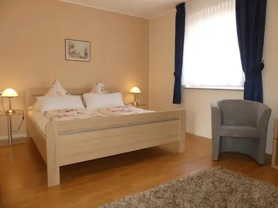 Ein Bett oder Betten in einem Zimmer der Unterkunft Weingut & Gästehaus Edwin Hoffmann
