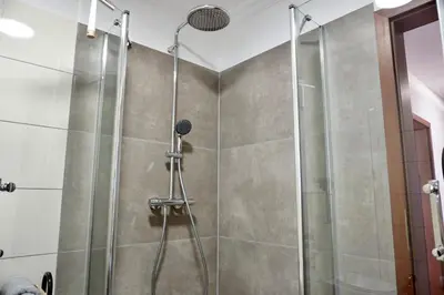 Ein Badezimmer in der Unterkunft 2 Schlafzimmer Wohnung mit Balkon und privatem Stellplatz unmittelbar an der Mosel für bis zu 8 Gäste