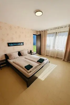 Ein Bett oder Betten in einem Zimmer der Unterkunft Helle 2-Zimmer Erdgeschosswohnung mit Terrasse
